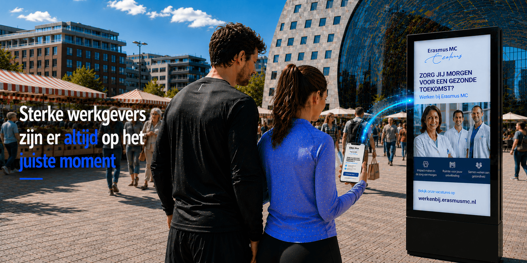 Stel bekijkt DOOH-billboard Erasmus MC werken-bij campagne